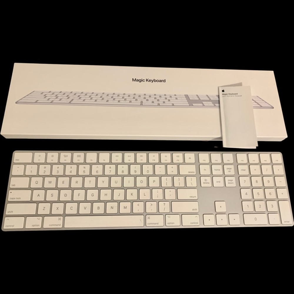 Apple Magic Keyboard w/ numeric keypad. Like new. Box/ manual included.